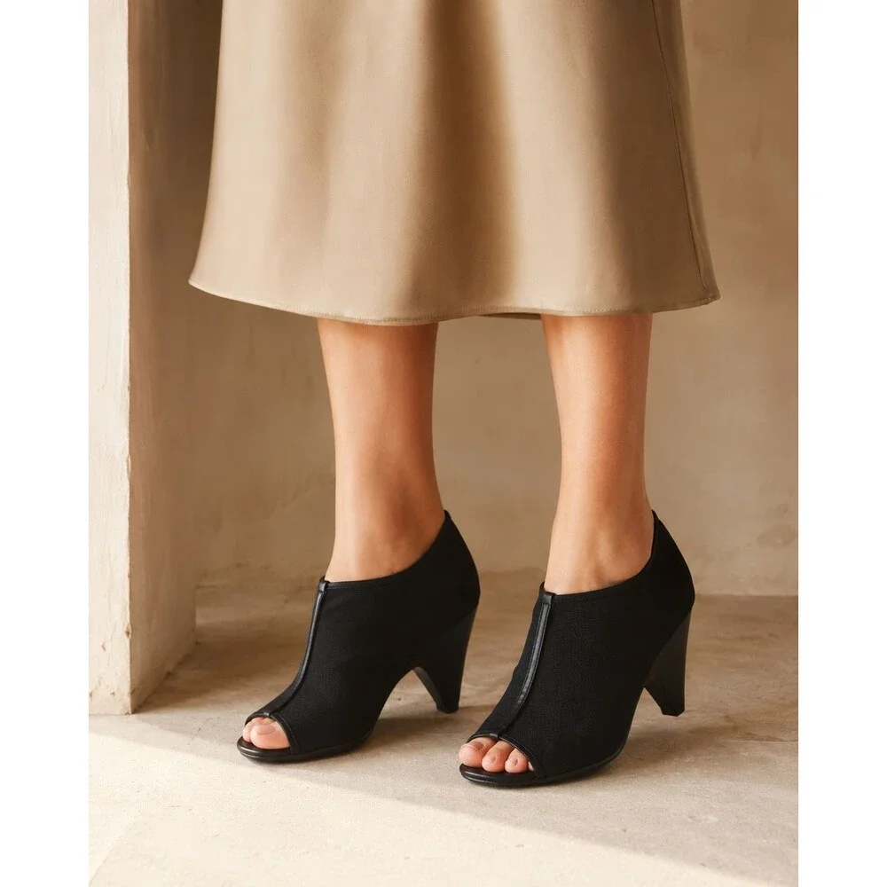 Donald J Pliner Peep Toe Bootie Black Canvas Wedge Heel Sz 8